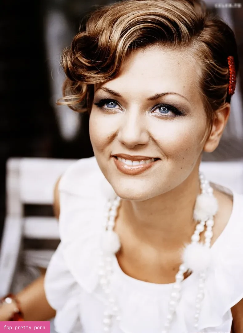 Ella Endlich - Photo #08