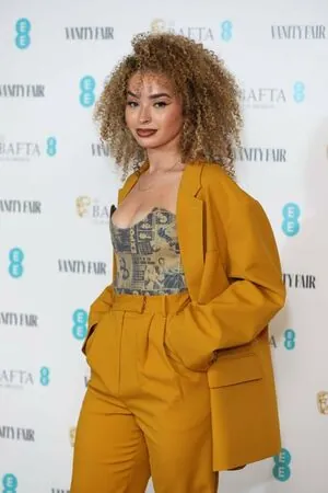 Ella Eyre