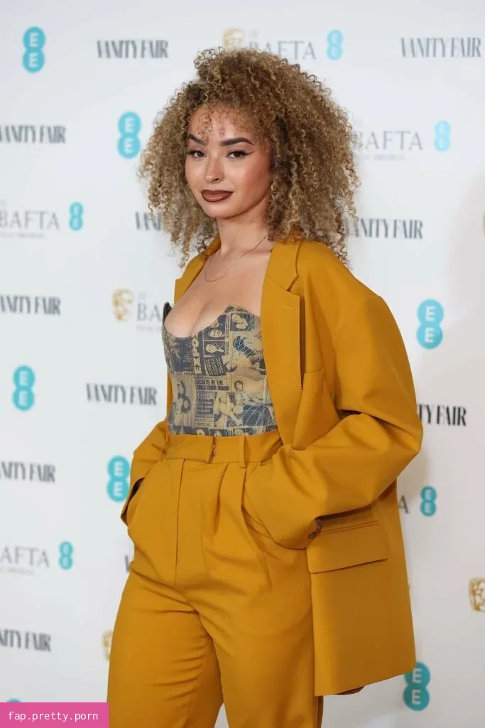 Ella Eyre - Photo #45