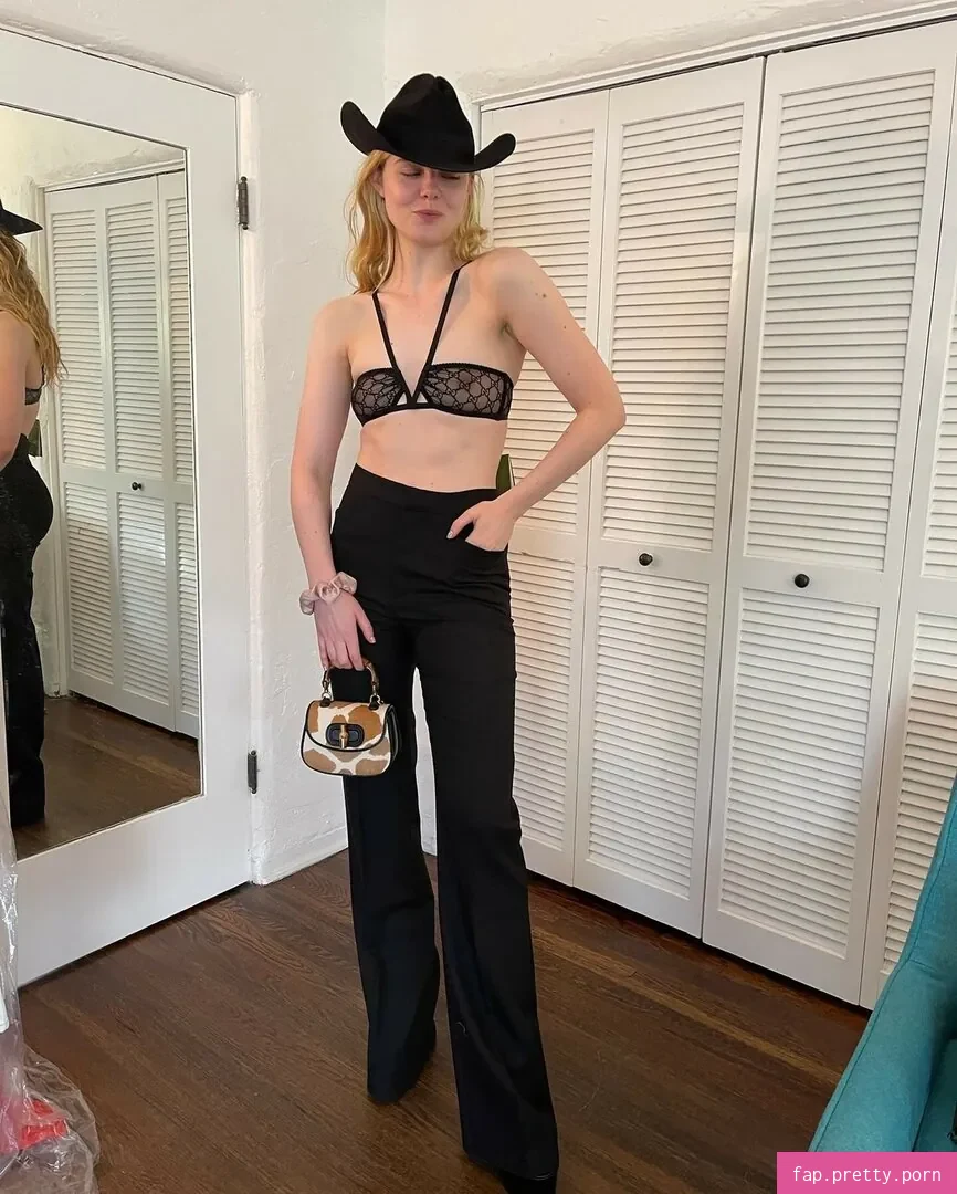 Elle Fanning - Photo #20