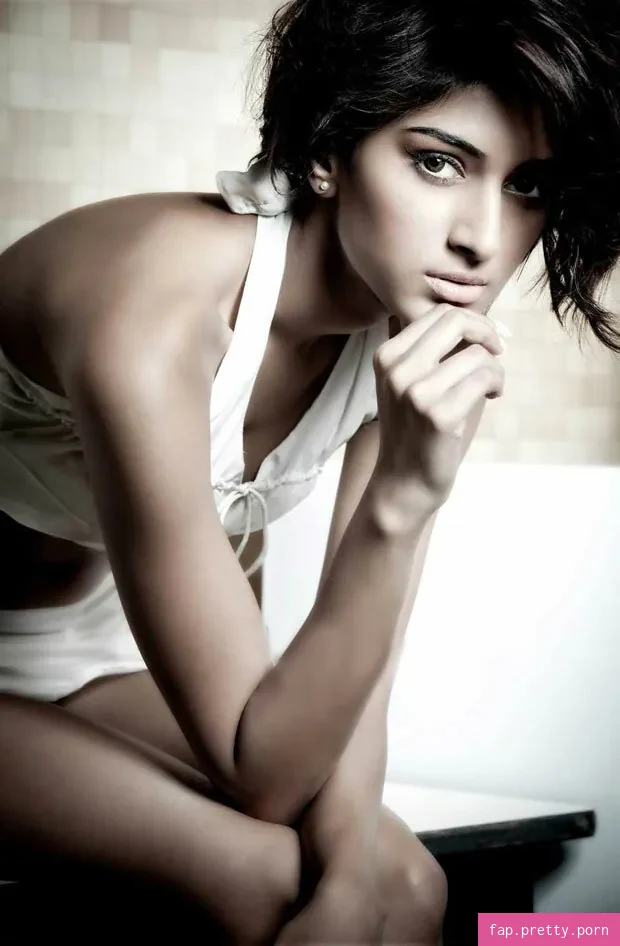 Erica Fernandes - Photo #33