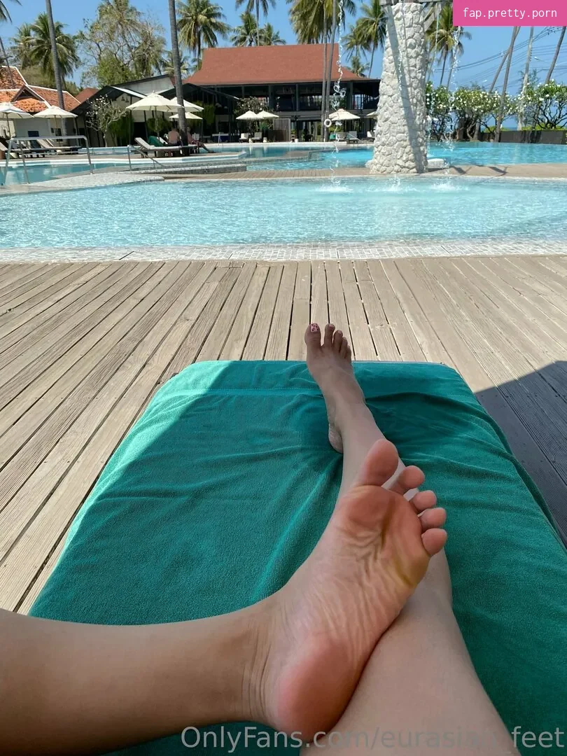 eurasian_feet - Photo #15