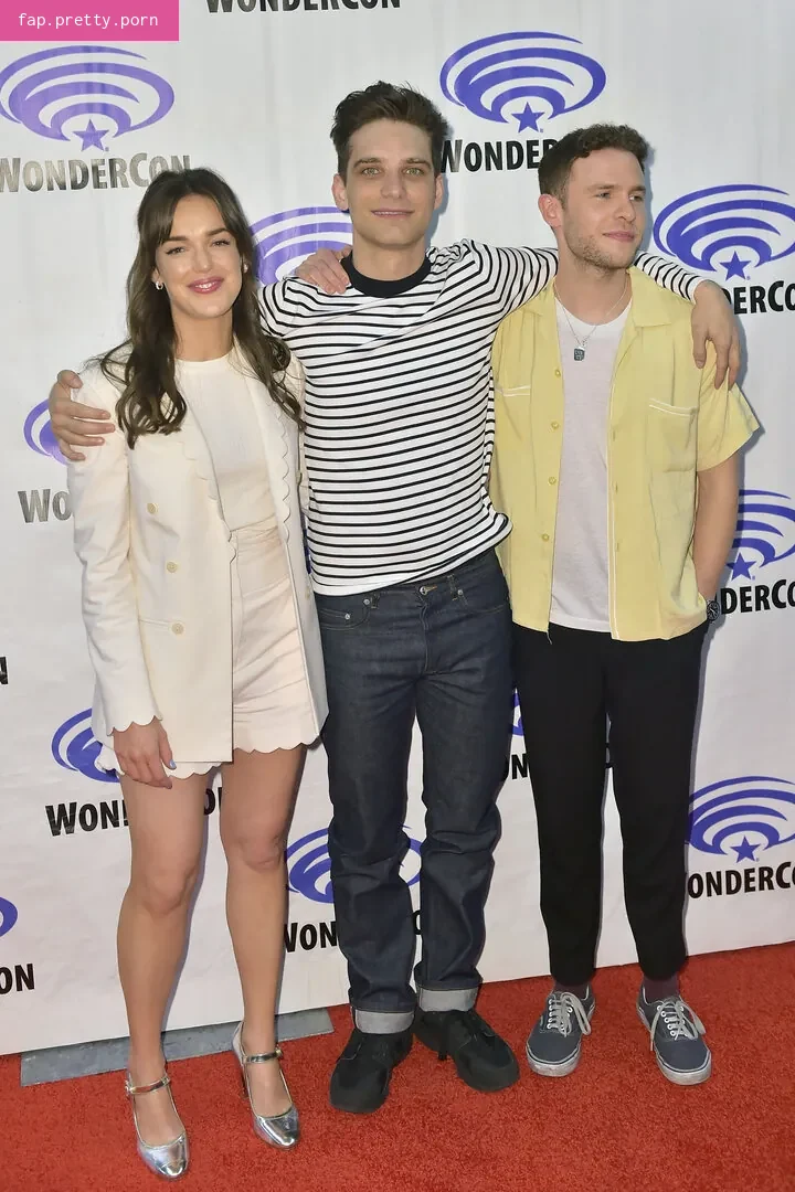 Elizabeth Henstridge - Photo #06
