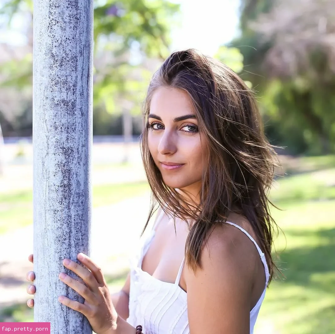 Emelia Hartford - Photo #14