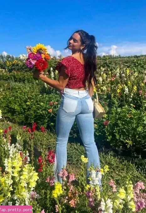 Emily Harrigan - Photo #04