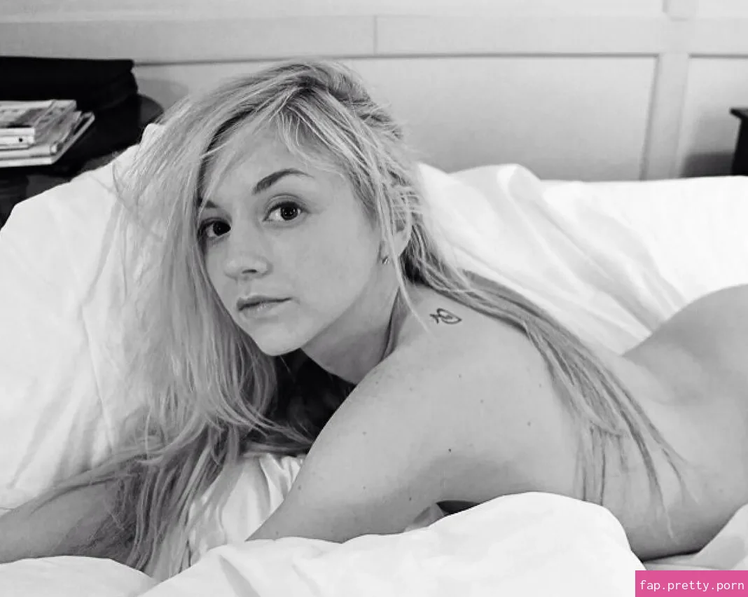 Emily Kinney - Photo #07