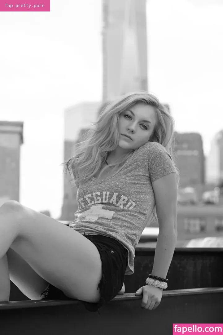 Emily Kinney - Photo #31