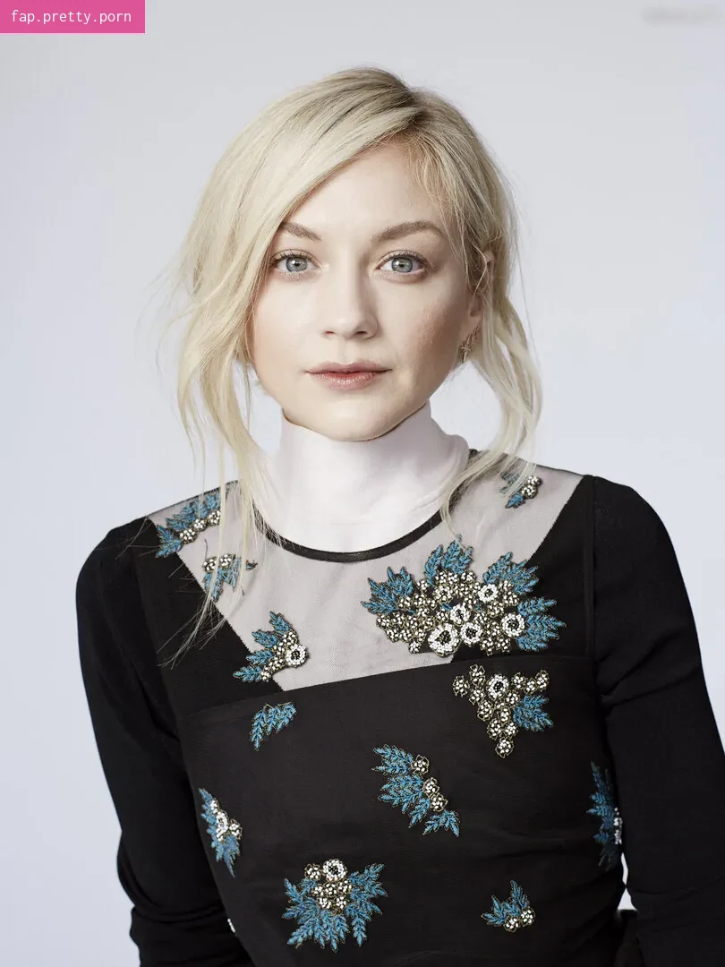 Emily Kinney - Photo #33