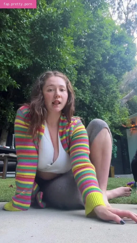 Emma Kenney - Photo #26