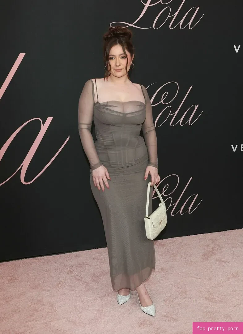 Emma Kenney - Photo #16