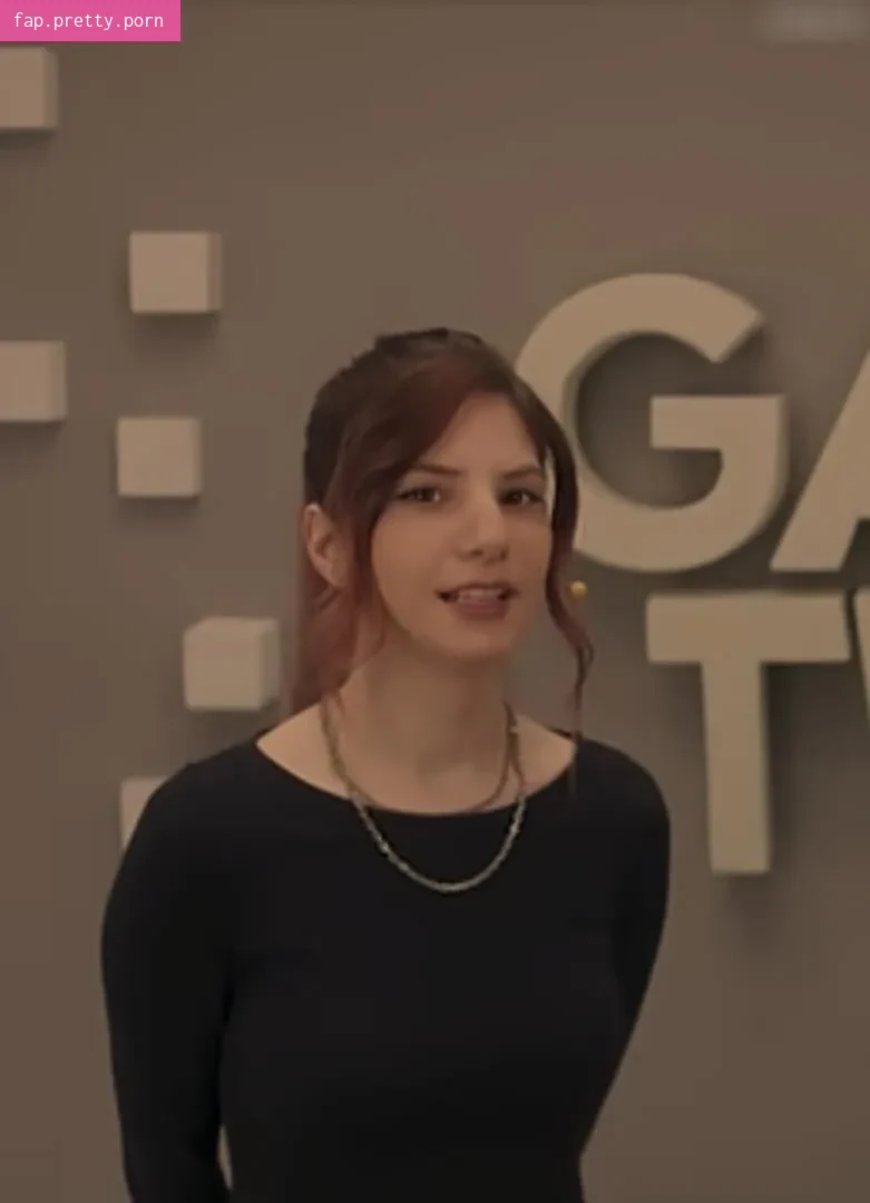 Esther Kerkhoff - Photo #00