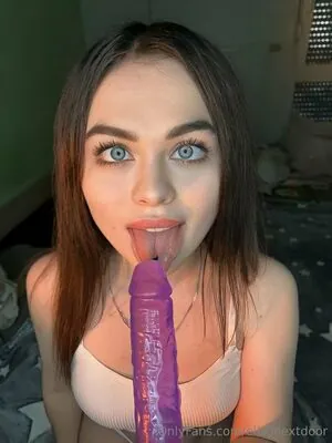 elisenextdoor
