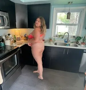 ellesbelly