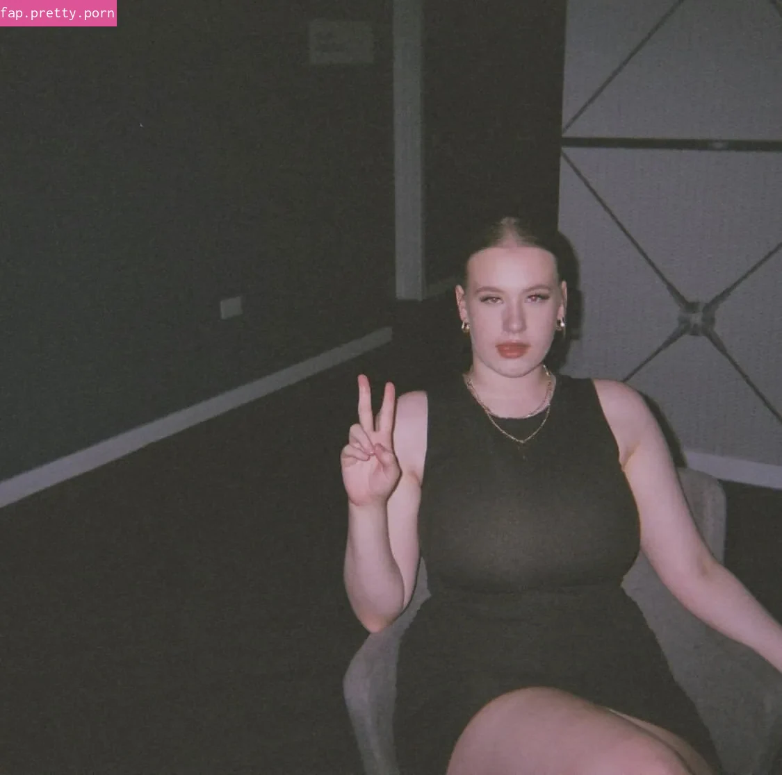 Ellie - Photo #58