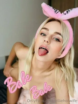 elliehotwife