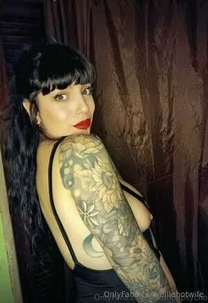 elliehotwife