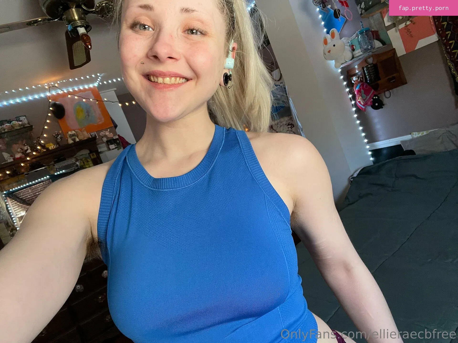 ellieraecbfree - Photo #40
