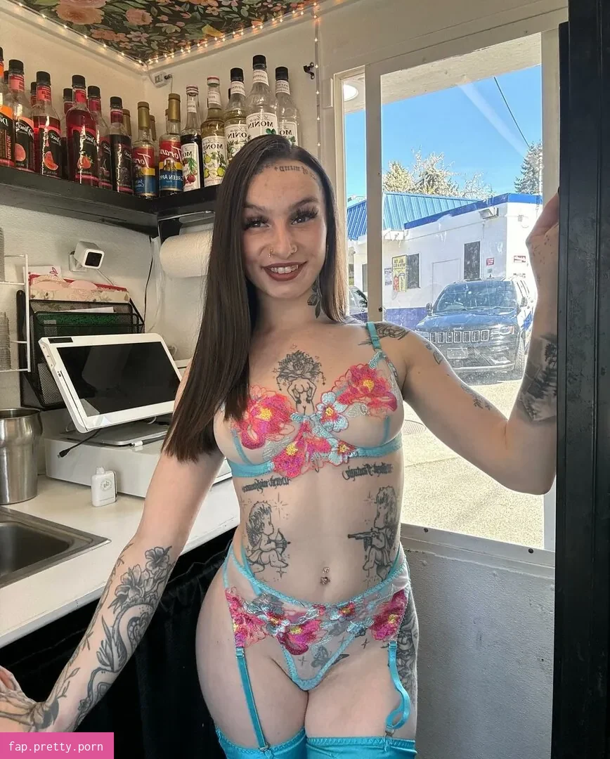 Emma Lee - Photo #17