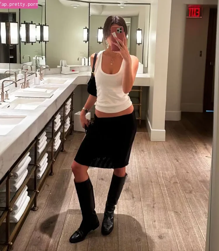 Ella Mendelsohn - Photo #21
