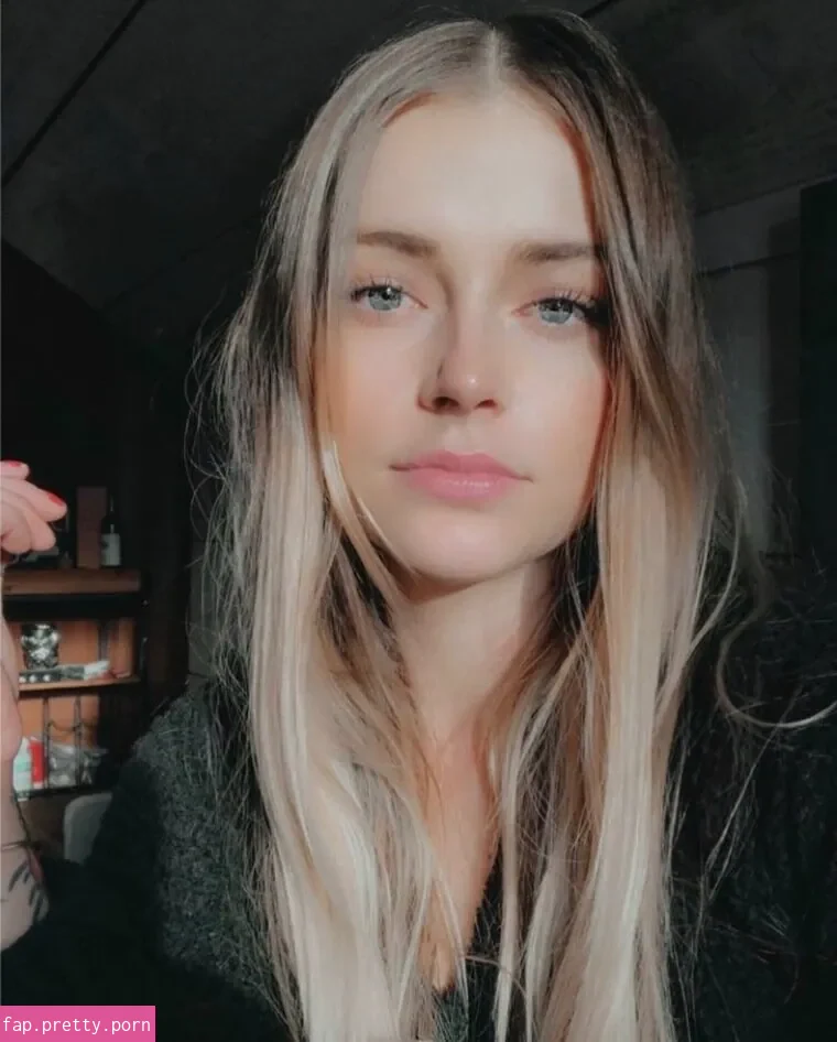 Emily May - Photo #08