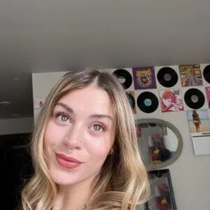 Emmily Mello