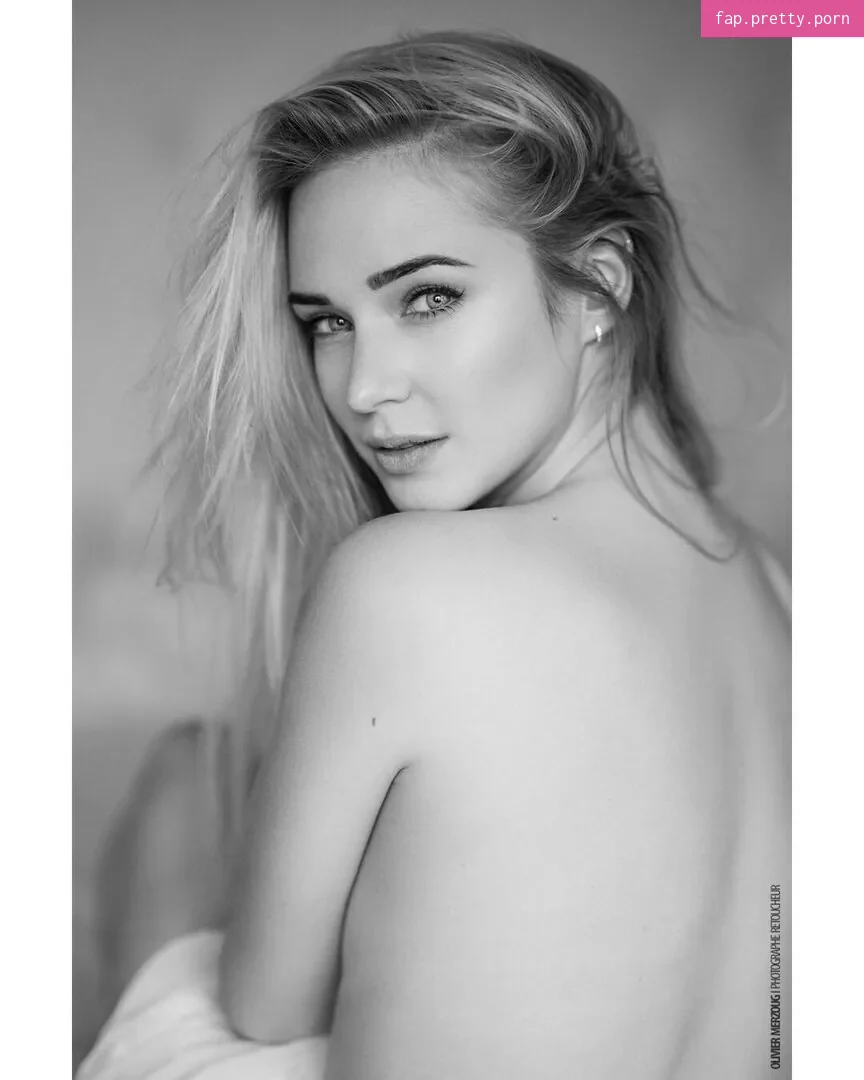 Eva Mikulski - Photo #23