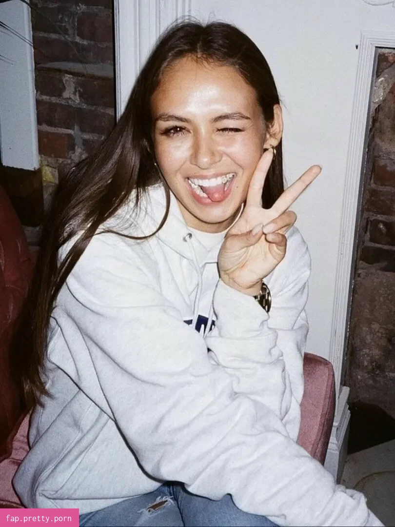 Emily Oberg - Photo #24