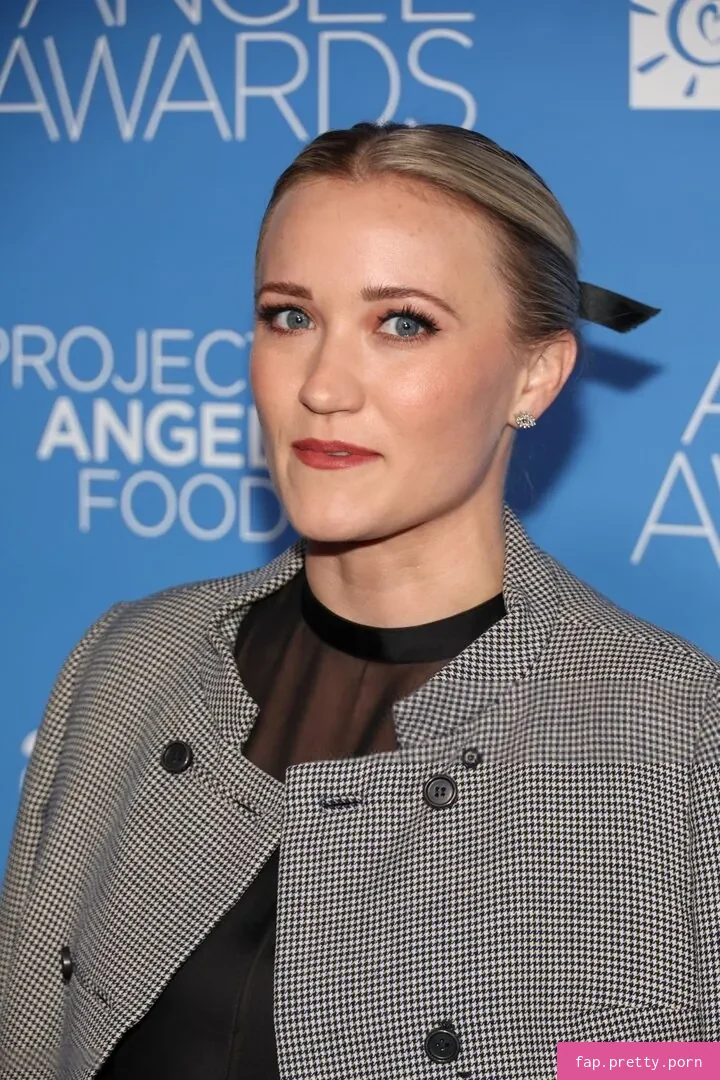 Emily Osment - Photo #00