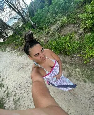 Ella Paleaae