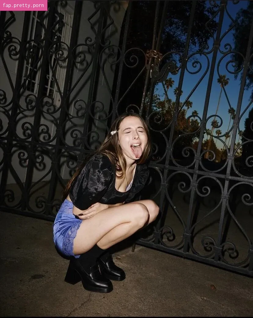 Esther Povitsky - Photo #04