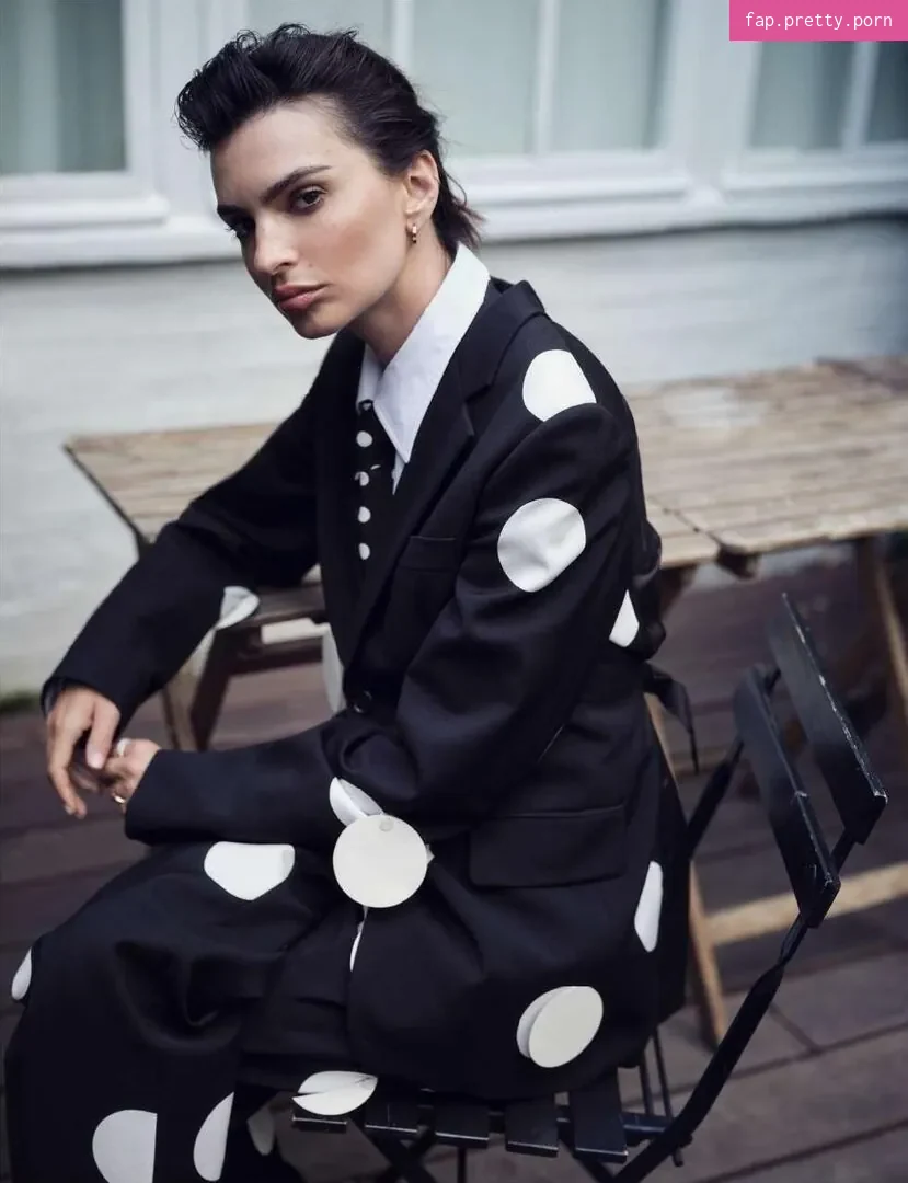 Emily Ratajkowski - Photo #04