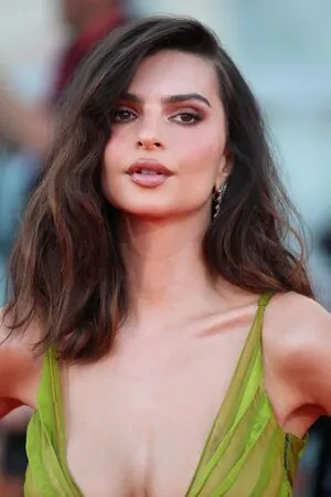 Emily Ratajkowski