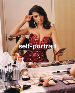 Emily Ratajkowski