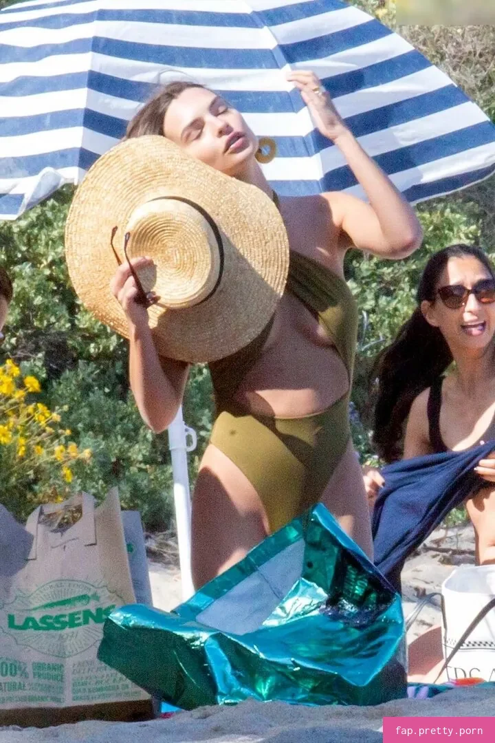 Emily Ratajkowski - Photo #38