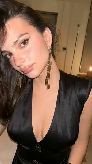 Emily Ratajkowski