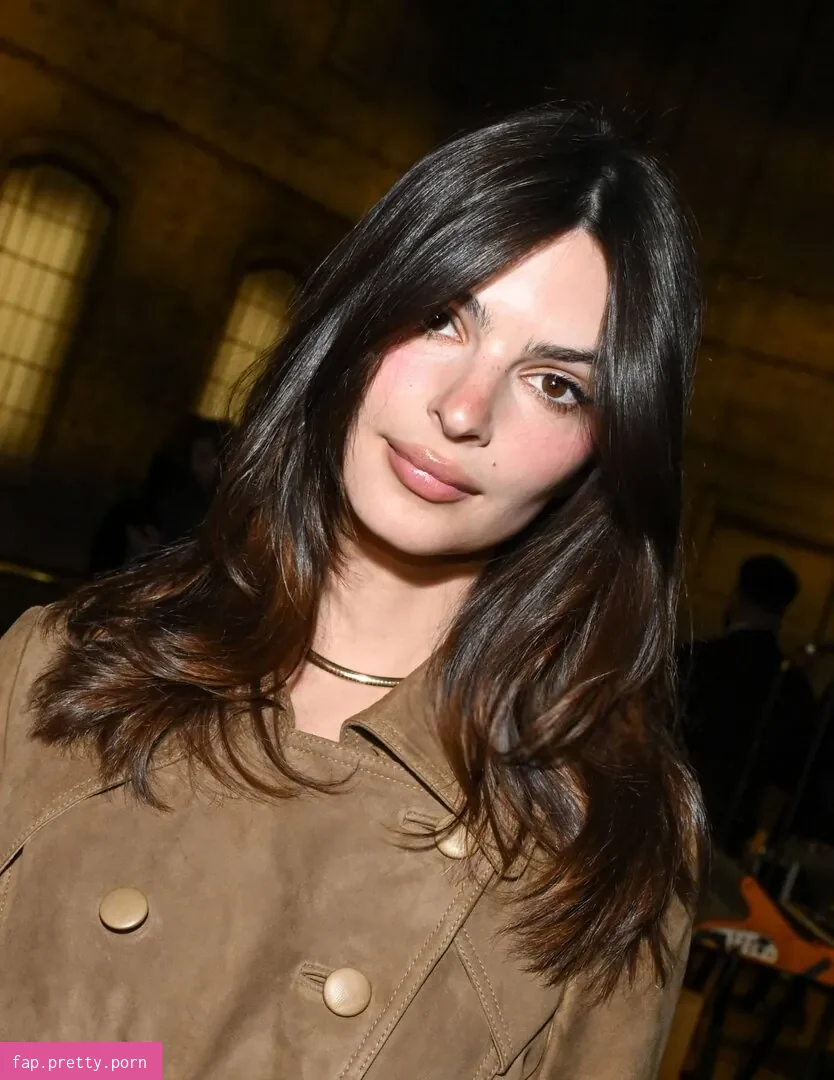 Emily Ratajkowski - Photo #17