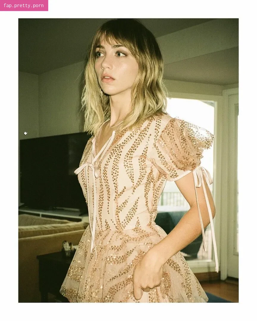 Emily Rudd - Photo #04