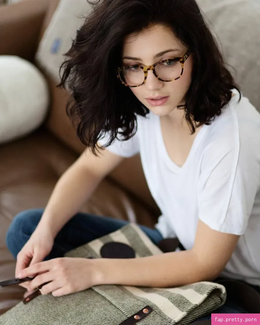 Emily Rudd - Photo #11