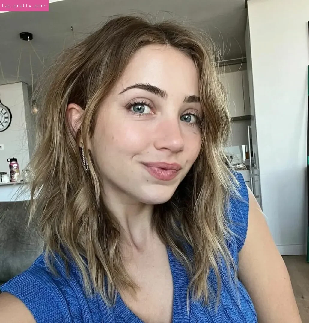 Emily Rudd - Photo #79