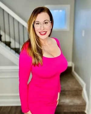 elaina_stjames
