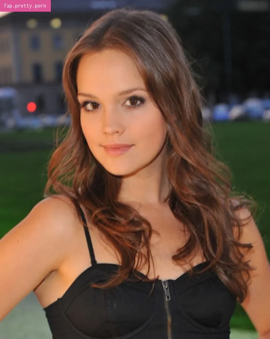 Emilia Schüle - Photo #21