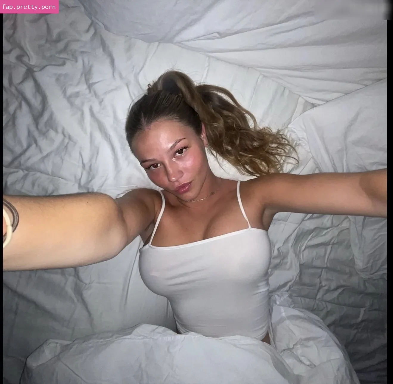 Emma Schönborn - Photo #01