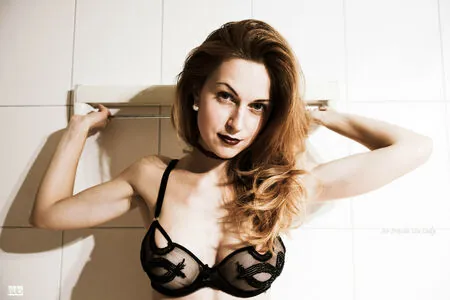 eva_show.off
