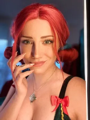 Ezy Summers Cosplay