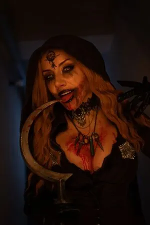 Ezy Summers Cosplay