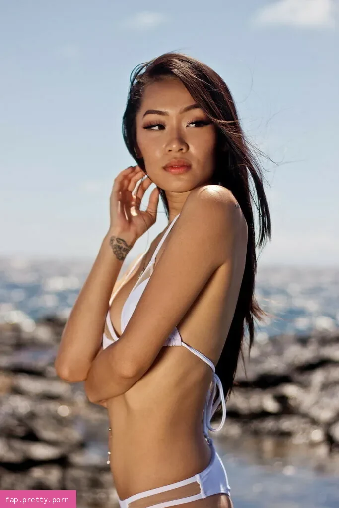 Elizabeth Tran - Photo #11