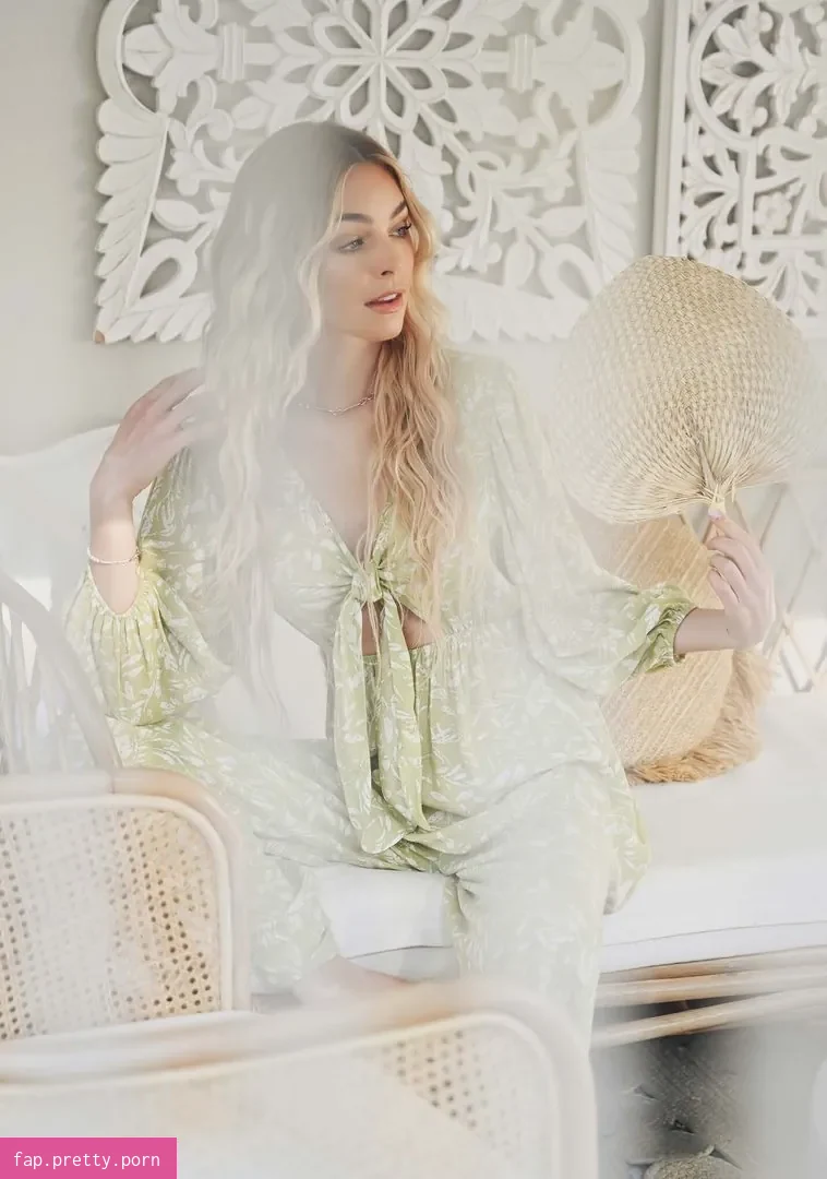 Elizabeth Turner - Photo #82