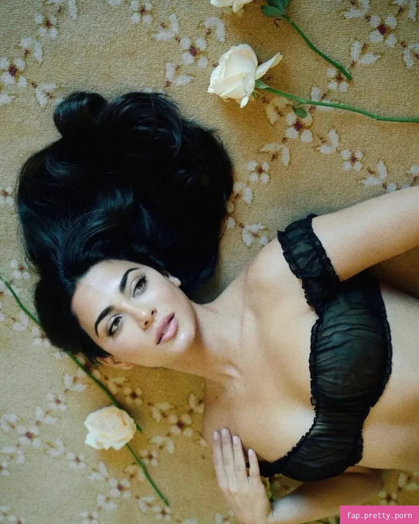 Emeraude Toubia - Photo #26
