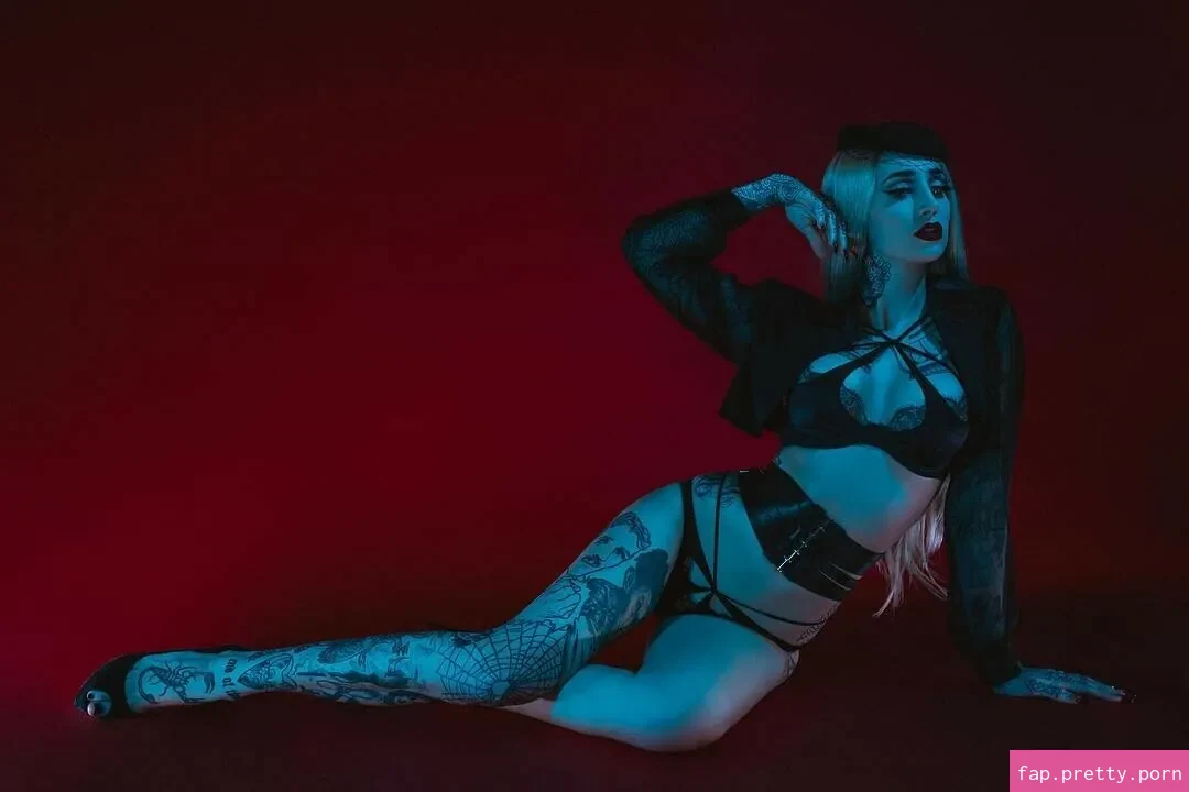 Emma Vauxdevil - Photo #03