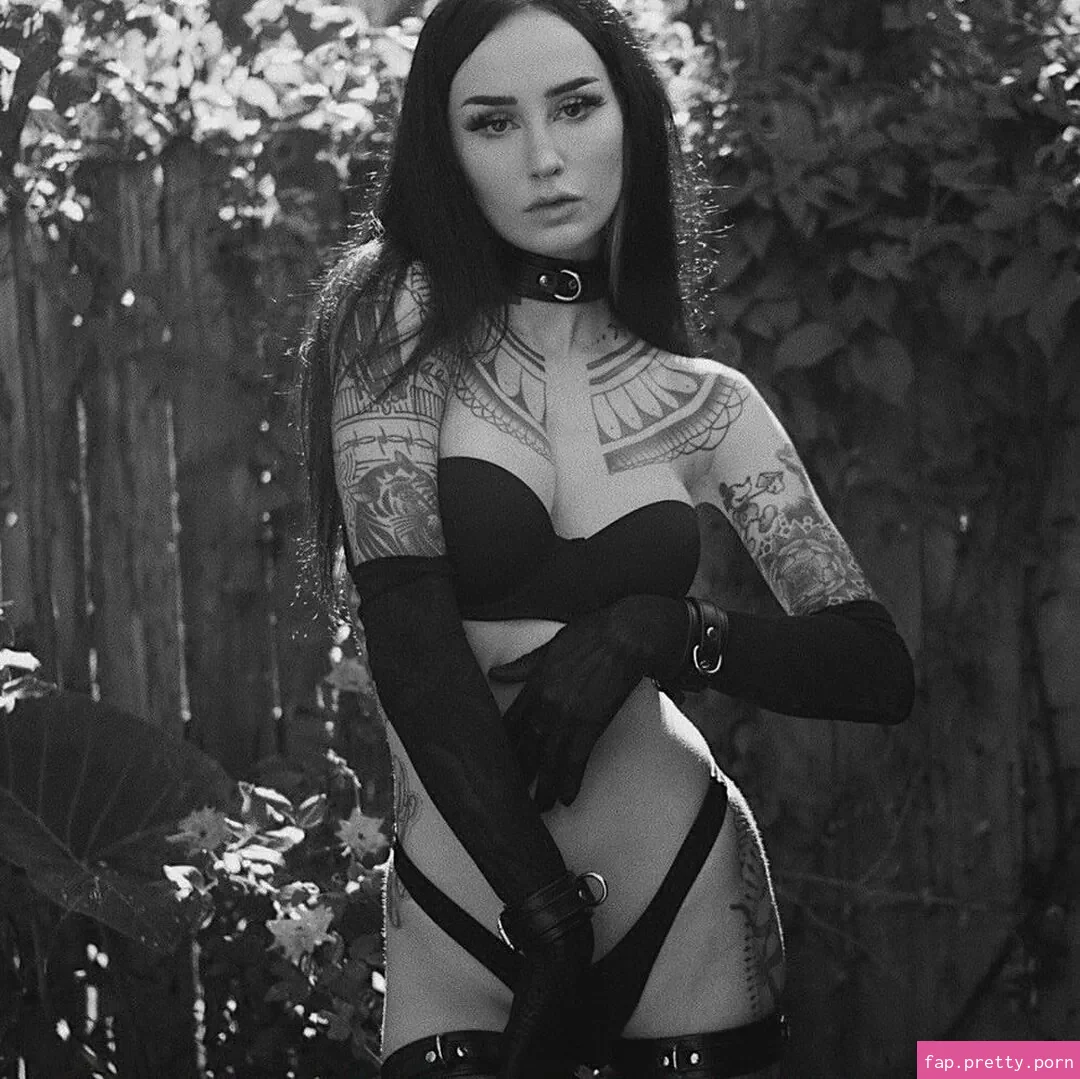 Emma Vauxdevil - Photo #29